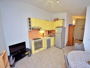 Refrigerador, microondas, horno y lavavajillas