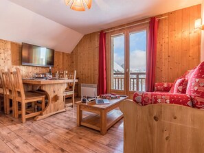 TV - Les Chalets du Berger by Interhome (La Feclaz)
