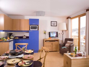 Fridge, microwave, dishwasher, toaster - Parc des Airelles by Interhome (Les Orres)