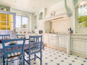 Fridge, microwave, oven, dishwasher - Vacation home Solena by Interhome (Flayosc)