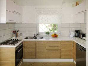 Fridge, microwave, oven, dishwasher