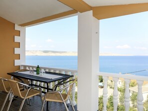 Outdoor dining - Apartment Daniel by Interhome (Karlobag)