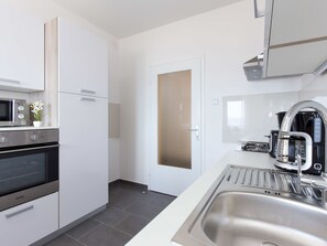Fridge, microwave, oven, cookware/dishes/utensils - Apartment Luka by Interhome (Novi Vinodolski)