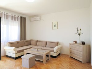 TV - Apartment Luka by Interhome (Novi Vinodolski)
