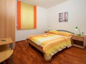 3 bedrooms, iron/ironing board, Internet