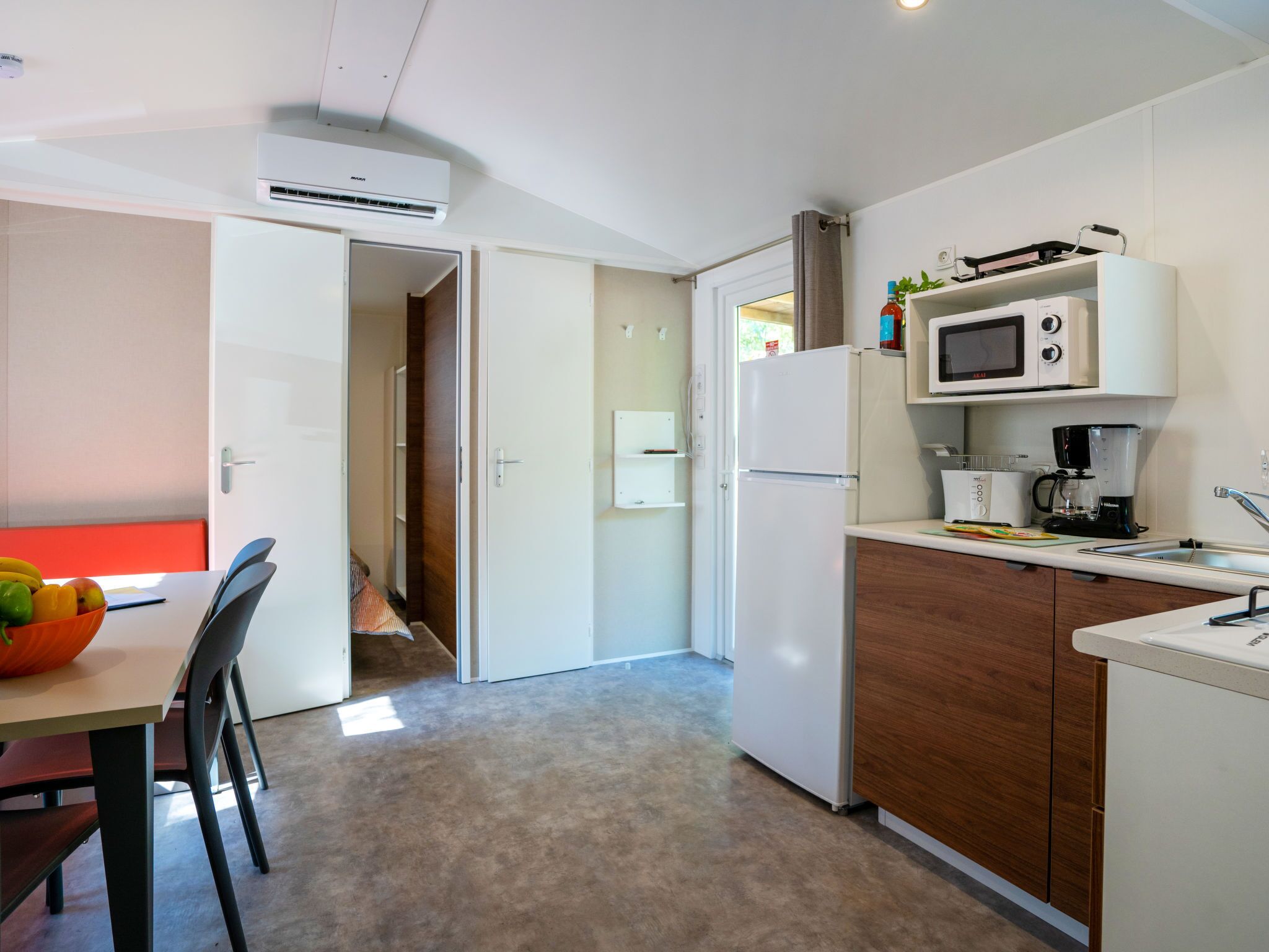 Frigorifero, microonde, pentole/stoviglie/utensili