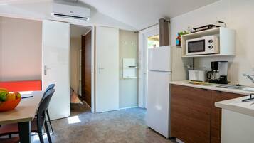 Frigorifero, microonde, pentole/stoviglie/utensili