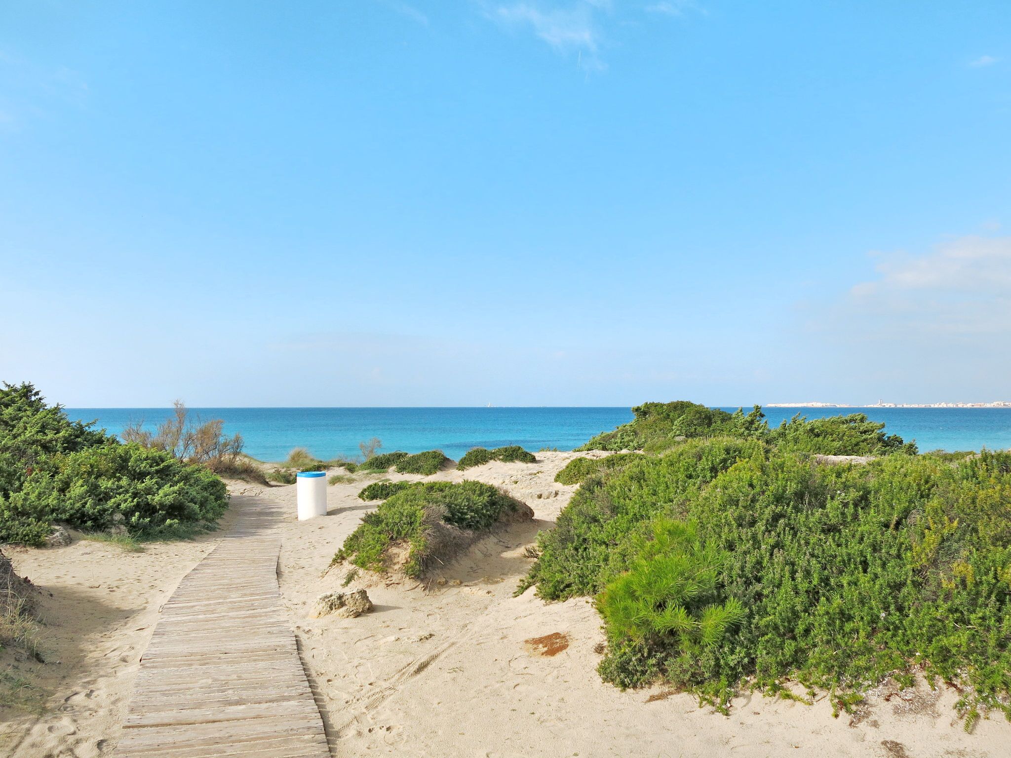 Una spiaggia nelle vicinanze