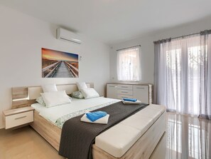 5 Schlafzimmer, Bügeleisen/Bügelbrett, WLAN