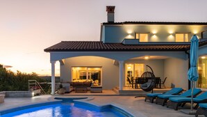 A modern house with a swimming pool, outdoor seating, and a patio area. - Villa Gabriel by Interhome (Labin)