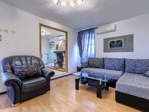 TV, fireplace - Rustica by Interhome (Labin)