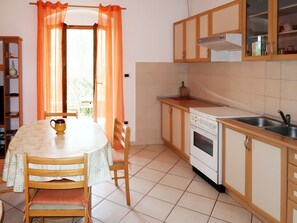 Fridge, oven, cookware/dishes/utensils