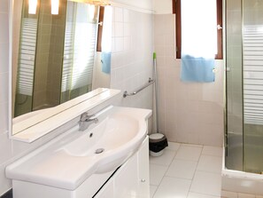 Bathroom - Résidence Posidonie Bodri - Pigna by Interhome (L'Ile Rousse)