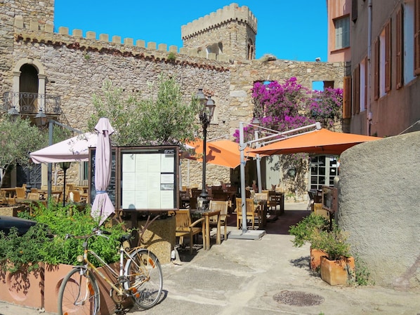 Outdoor dining - Cala di Sole by Interhome (Algajola)