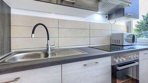 Fridge, microwave, oven, dishwasher