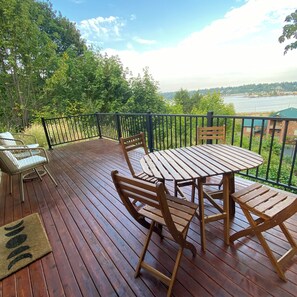 Outdoor dining - View of Mt. Rainier - stunning sunrises and moonrises on Puget Sound (Olympia)