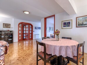 Dining - Lorenzin by Interhome (Pula)