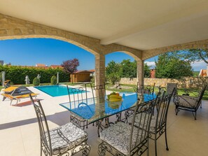 Outdoor dining - Vacation home Libera by Interhome (Pula)