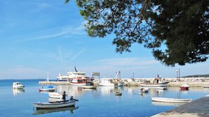 A marina with several boats docked, a pier, and a clear sky. - Vacation home Goldi by Interhome (Pula/Vodnjan)
