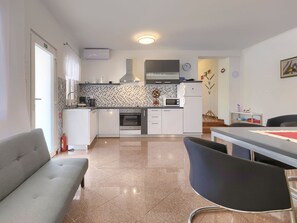 Fridge, microwave, oven, dishwasher