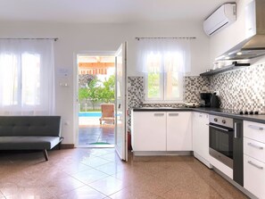 Geladeira, micro-ondas, fogão, lava-louças