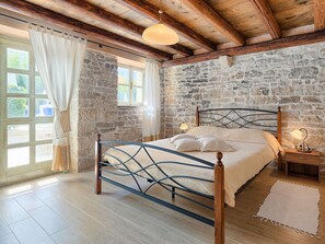 3 bedrooms, iron/ironing board, WiFi