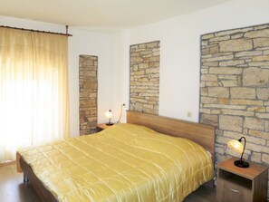 2 Schlafzimmer, Bügeleisen/Bügelbrett