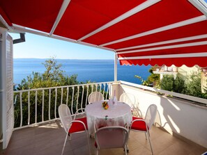 Outdoor dining - Apartment Mirela by Interhome (Omiš)