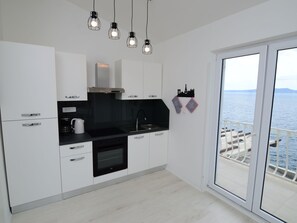 Fridge, microwave, oven, cookware/dishes/utensils - Apartment Mirela by Interhome (Omiš)