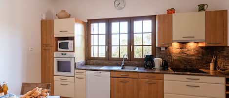 Réfrigérateur, micro-ondes, four, lave-vaisselle