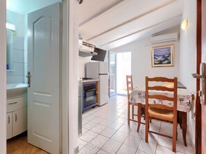 Fridge, microwave, oven, cookware/dishes/utensils