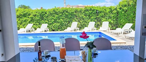 Opvarmet pool