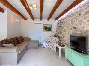 TV - Pinia II by Interhome (Poreč/Kaštelir)