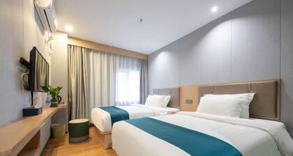 Aige Hotel (Shenzhen Bao'an Fanshen Subway Station)