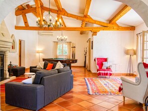 TV, peis og DVD-spiller