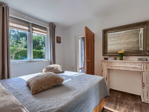 3 slaapkamers, een strijkplank/strijkijzer, wifi