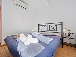 2 habitaciones, tabla de planchar con plancha, wifi y ropa de cama 