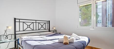 2 habitaciones, tabla de planchar con plancha, wifi y ropa de cama