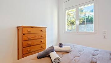 2 habitaciones, tabla de planchar con plancha, wifi y ropa de cama