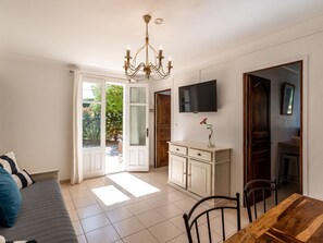 TV, fireplace - Marie Diane by Interhome (Propriano)