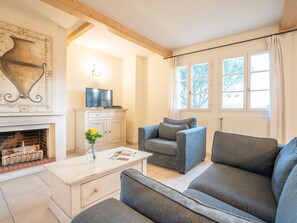 Télévision, cheminée