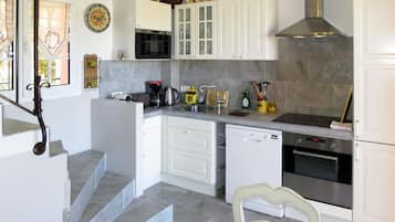 KylskÄp, mikrovÄgsugn, ugn och diskmaskin