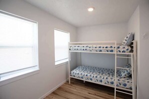 4 chambres, fer et planche à repasser, Wi-Fi gratuit