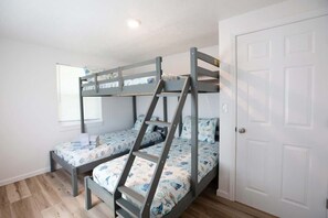 4 bedrooms, iron/ironing board, WiFi