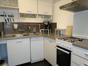 Fridge, oven, toaster, cookware/dishes/utensils