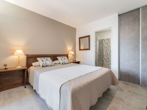 8 chambres, fer et planche à repasser, Wi-Fi