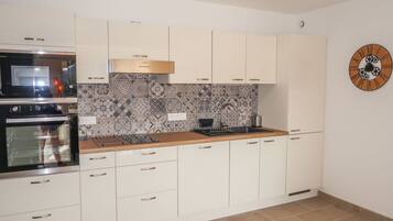 Refrigerador, microondas, horno y lavavajillas