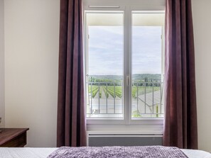 8 bedrooms, iron/ironing board, WiFi