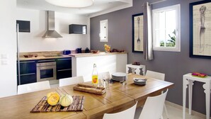 A modern kitchen with a dining area. - Le Clos Savornin V8ID by Interhome (Saint Saturnin d'Apt)