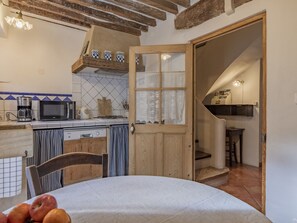 Kühlschrank, Mikrowelle, Geschirrspüler, Toaster